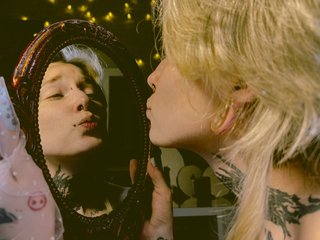 Erotinis vaizdo pokalbis LittleSpaceMouse-