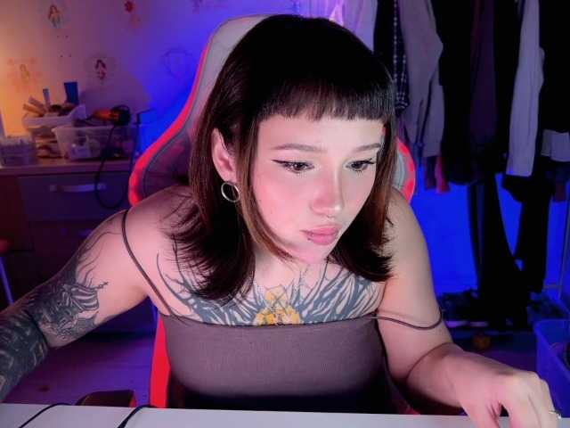 Transliacijos ekrano nuotraukos littlewetgirl
