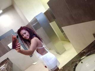 Erotinis vaizdo pokalbis LizzyPalmer