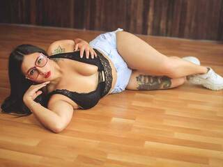 Erotinis vaizdo pokalbis Loreen-castel