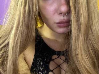 Erotinis vaizdo pokalbis Lost-Mary