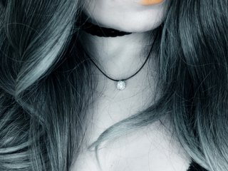 Erotinis vaizdo pokalbis 1Girl-1Fist