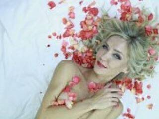 Erotinis vaizdo pokalbis lovelylaura