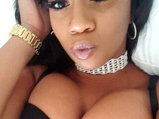 Erotinis vaizdo pokalbis LovelyMiaB