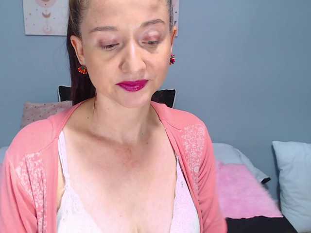 Nuotraukos lucy-hott Tease me show squirt!!!