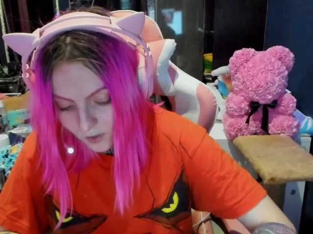 Nuotraukos LucyElfen Hi) let's talk) And listen good music with me)not nude in free chat) Fuck coronavirus
