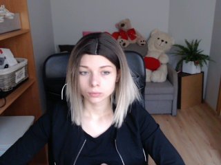 Nuotraukos LucySmith spank ass 20 tok, kiss 10 tok, naked tits 50 tok,all naked and masturbate -->priv chat