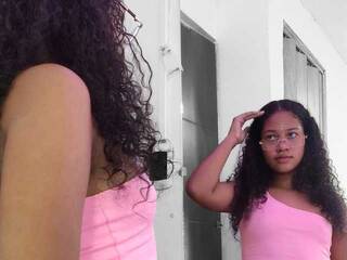 Erotinis vaizdo pokalbis Luna-horny-1