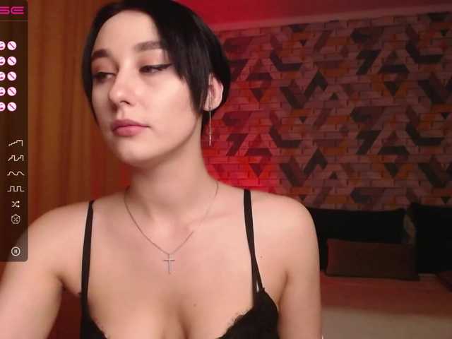 Nuotraukos LuxxurydiamonD hi) wanna fuck a pussy? or see a sweet suction? dar