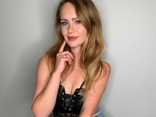 Erotinis vaizdo pokalbis LyraAngelic