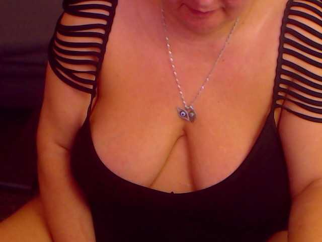 Nuotraukos MadameLeona My deepest weakness is wetness #Lush...#mature #bigboobs #bigass #lush #bbw .. i will show for nice tips !50for tits, 80pussy, 25 feet, 30belly ,45ass, 10 pm,,400naked&play&squirt,c2c 5 mins 40tips,