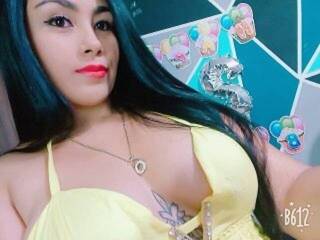 Erotinis vaizdo pokalbis Maddy-Moon