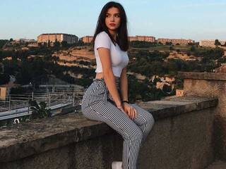 Erotinis vaizdo pokalbis MadeleynKill