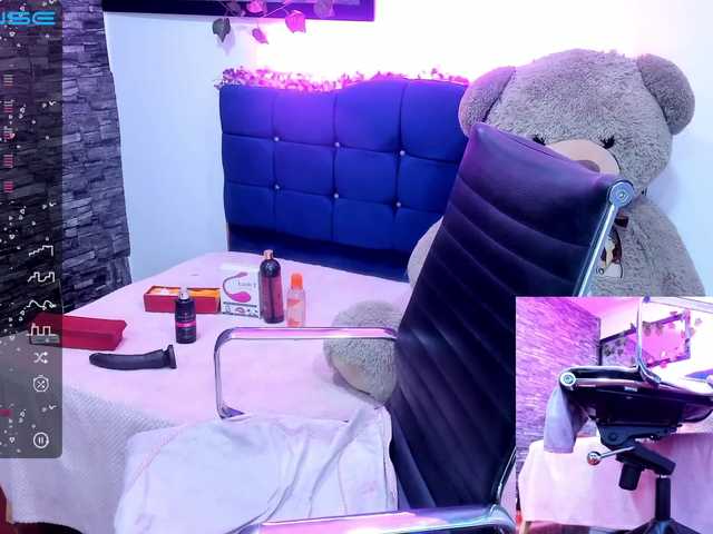 Nuotraukos Madelinexxx Hello, I'm new... My name is Madeline and I'm 18 years old❤Tip menuPvt ON- GOAL: SHOW BOOBS