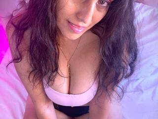 Erotinis vaizdo pokalbis MaeMoore