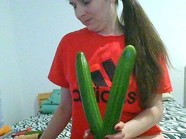 Nuotraukos MagalitaAx go pvt ! i not like free chat!!! all for u in show!! cucumbers will play too