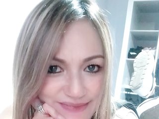 Erotinis vaizdo pokalbis MaitheMilf