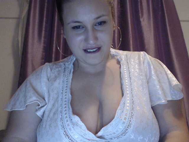 Nuotraukos mapetella hello guys! make me smile and compliment me on note tip !!! @222 naked (lovense on)