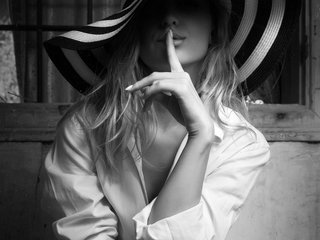 Erotinis vaizdo pokalbis Mari-Chiva