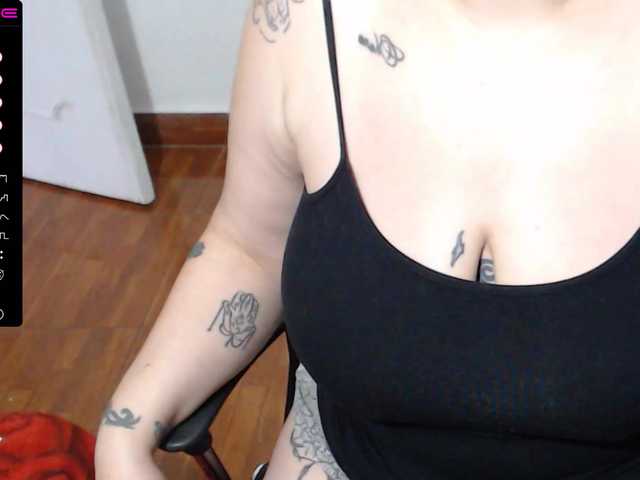 Nuotraukos Mary-wet ♥ hi guys welcome.. we play ♥flash pussy 70 tks♥ flash open ass 90tks ♥ ask me for more ♥ #bigtits #milf #latina #colombia #squirt