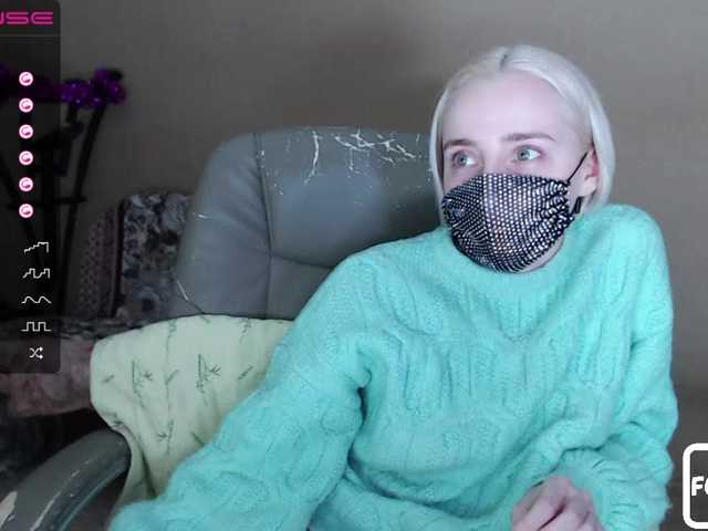 Nuotraukos MaskaLady hello.I'm Elya ^ _ ^ lovens works from 1 token! jerking off to tokens you will like my sounds ) in private: dancing, dildo, cock sucking, fisting, domination, submission! (up to private 250 tokens per chat!) 50000 help me