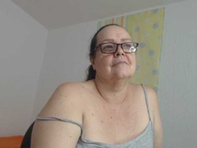 Nuotraukos maturekarime Mature woman hairy and bbw,: tits 30, pussy 35, ass 25, all naked 100, masturbate and cum 120