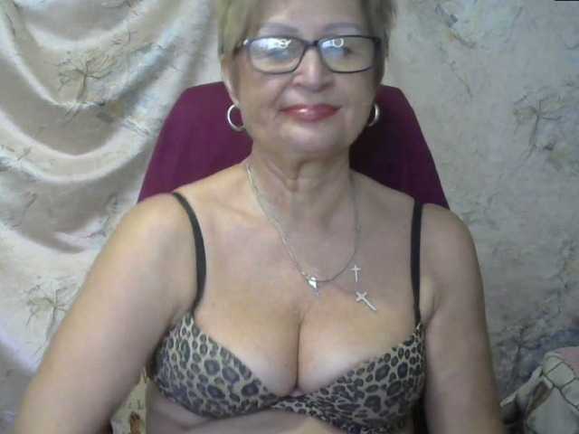 Nuotraukos MatureLissa Who wants to see mature pussy ? pls for @total English and German