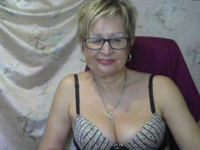 Nuotraukos MatureLissa Who wants to see mature pussy ? pls for @total English and German