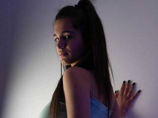 Erotinis vaizdo pokalbis Maya-Louis