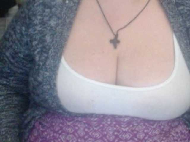 Nuotraukos mayalove4u lush its on ,1 to make my toy vibra, 5 for like e,15#tits 20 #ass 25 #pussy #lush on , please one tip