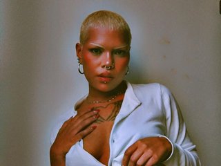 Erotinis vaizdo pokalbis Maze-silver-star