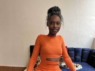 Erotinis vaizdo pokalbis Melaninebonyxxx