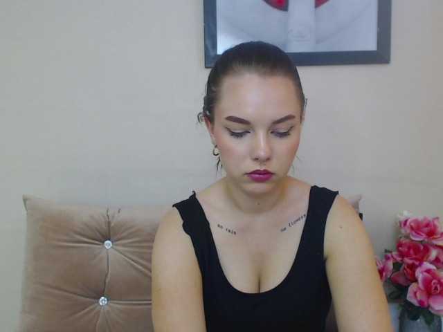 Nuotraukos MelannieHot HEY GUYS :) I AM NEW HERE, WHO WANT TO SPEND TIME WITH ME? STAND UP- 20 tks. open ur cam- 30tks