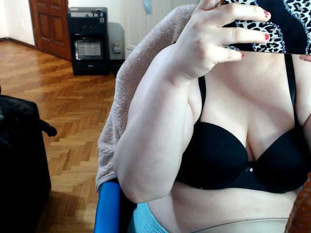 Nuotraukos Kimberly_BBW IS MY HAPPY BRITDAY MAKE ME VIBRATE WITH TOKENS I WANT TO RUN