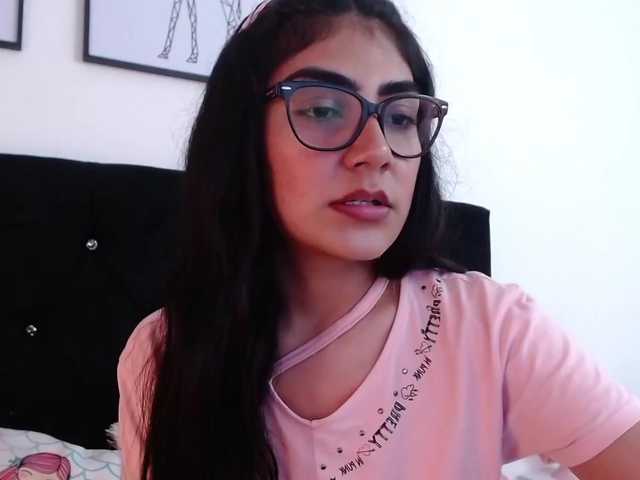 Nuotraukos melissamartin Hi guys, Please come and make me cum today♥️♥️♥️ All request for the menu #latina #new #petite