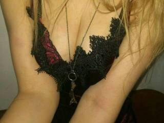 Erotinis vaizdo pokalbis mellisse