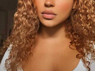 Erotinis vaizdo pokalbis MelSaunders