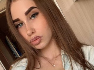 Erotinis vaizdo pokalbis Mia-Milson