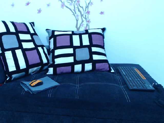 Transliacijos ekrano nuotraukos Mia-Stone