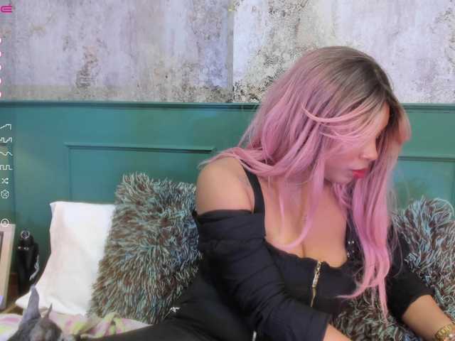 Transliacijos ekrano nuotraukos MiaBigBoobs