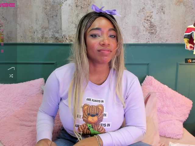 Transliacijos ekrano nuotraukos MiaBigBoobs