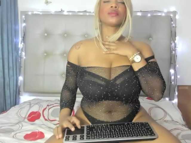 Transliacijos ekrano nuotraukos MiaBigBoobs