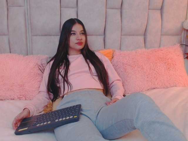 Nuotraukos MiaDunof1 hi guys i want you to vibrate me .im addicted to feeling , pink toy ready mmm lets fuck me