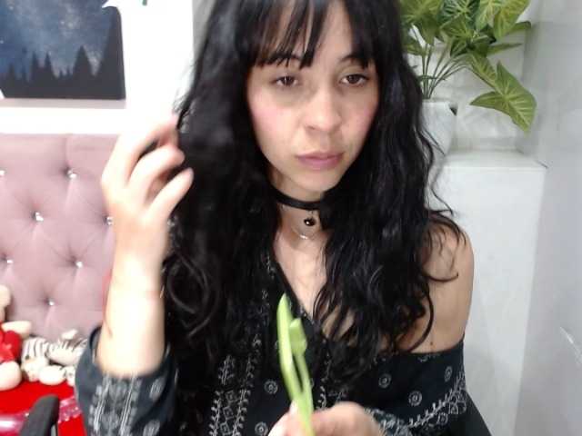 Nuotraukos miafirelatin hi guys) I am a very naughty and playful girl I invite you to my room to have fun...sweet kisses