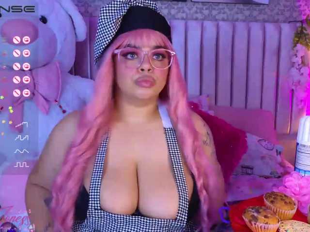 Nuotraukos Miah-Joness1 ♥Super Sweet Cake lick and Smash ♥ honey let's lick your cake for every 50 tkns ♥ Smash Sweet Cake for 250 tkns ♥ @total @sofar @remain