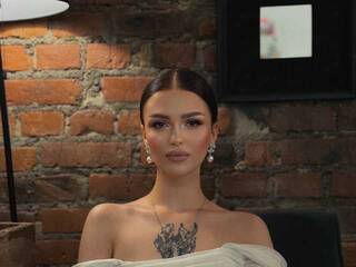 Erotinis vaizdo pokalbis MiaLali