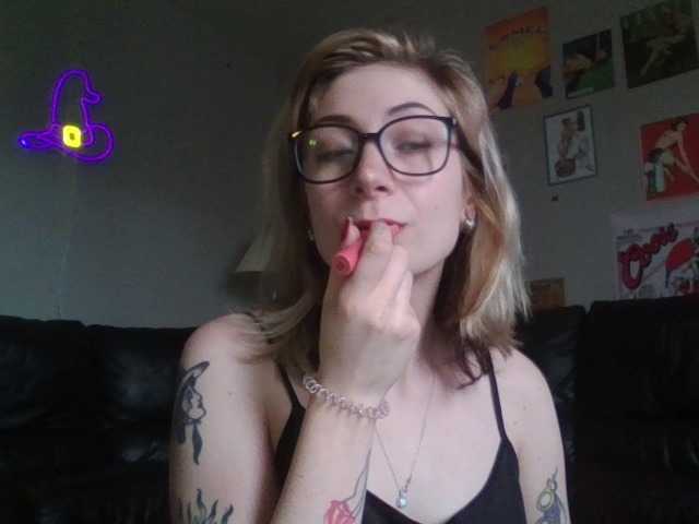 Transliacijos ekrano nuotraukos Miamimintbaby