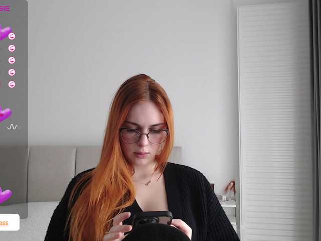 Nuotraukos MiaRed Hi! PVT ON! Tease me with 22446688100!Make me cum with 8001000