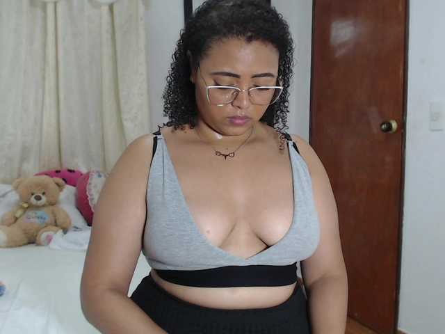 Nuotraukos MichelDemon hey guysss come and enjoy a while with me VIBE TOY ON make my pussy wet #latina #squirt #bigboobs