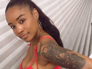 Erotinis vaizdo pokalbis michellEevans